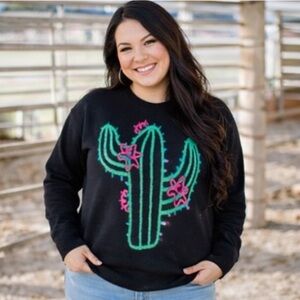 BLACK/ CACTUS DETAIL OVERSIZED SWEATER PLUS SIZE
